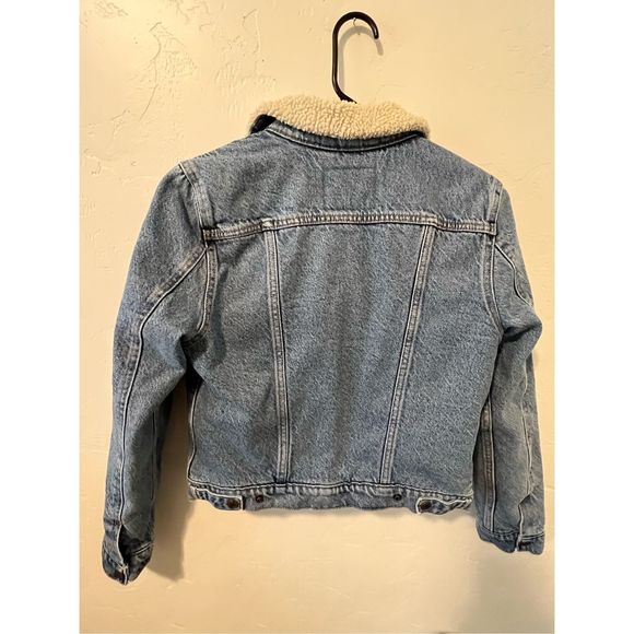 Levi's Women's Original Sherpa Trucker Jacket - Picture 4 of 9